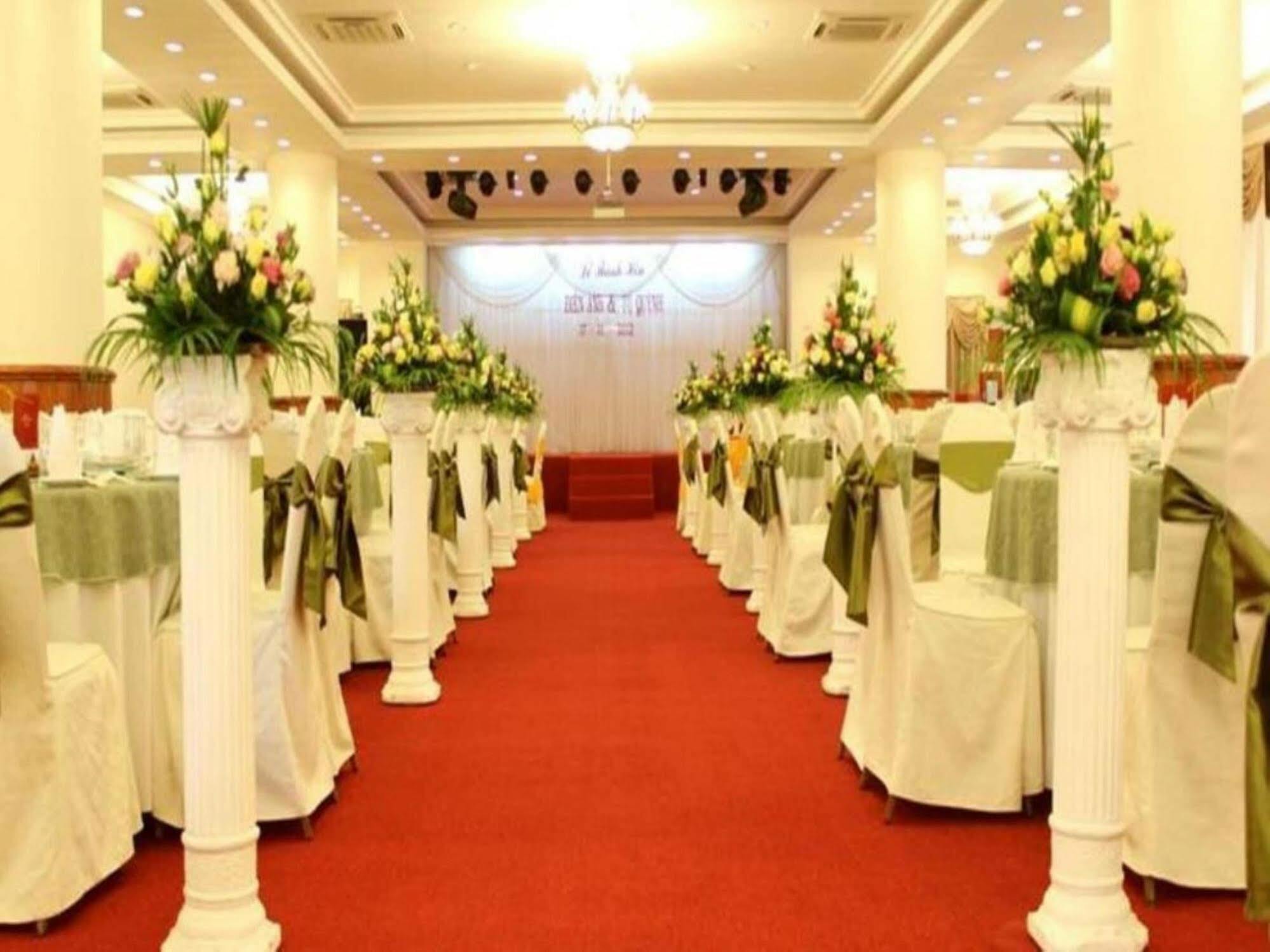Tan Son Nhat 2 Hotel Ho Şi Min Exterior foto